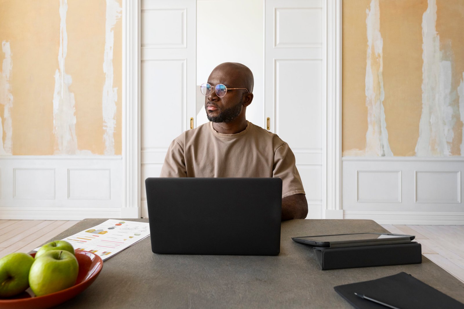 medium-shot-man-working-laptop